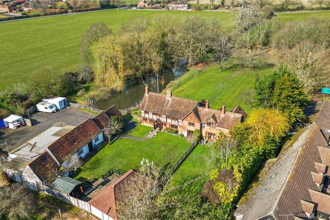 Warren House Road, Berkshire RG40 6 bed detached house for sale