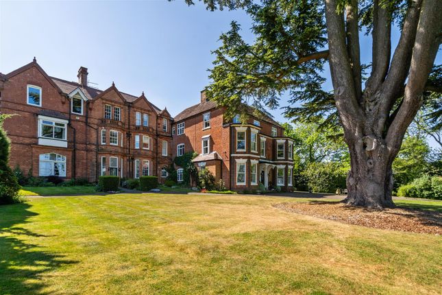 Glasshouse Lane, Lapworth, Solihull 3 bed apartment for sale
