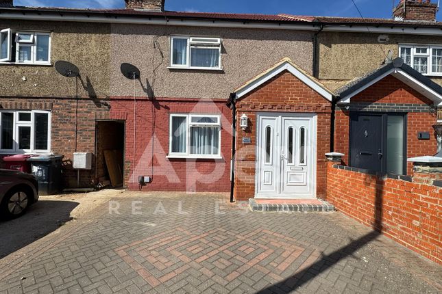 Howard Avenue, Slough, Berkshire, SL2 3 bed terraced house for sale