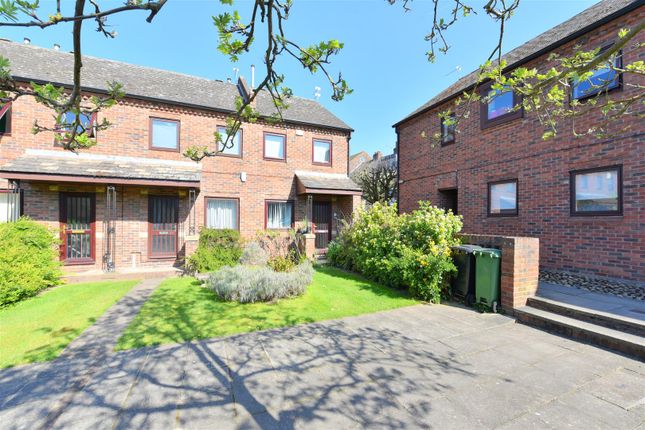 Fewster Way, York 2 bed townhouse for sale