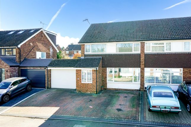Green Dell Way, Leverstock Green... 4 bed semi