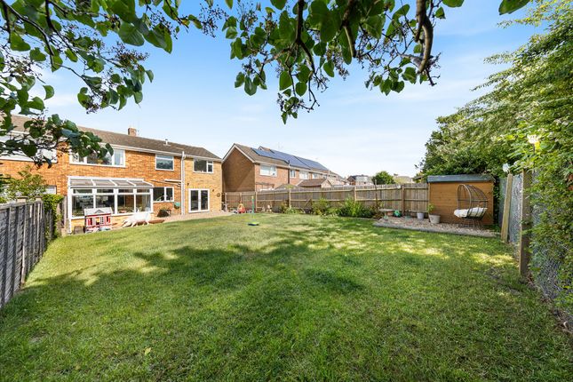 Meadow Close, Northampton, NN5 5 bed semi