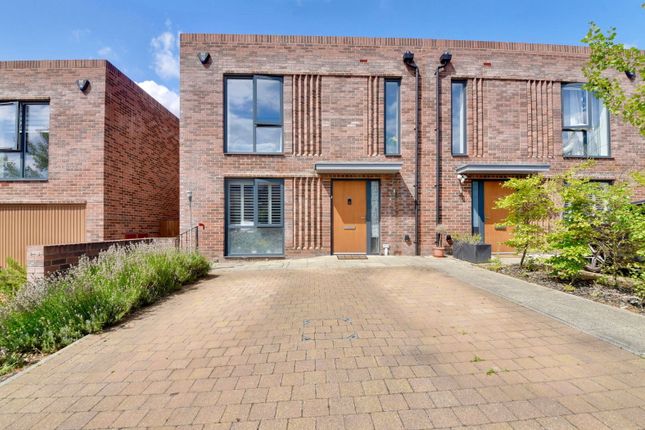 Barnes Wallis Way, St Albans AL2 3 bed semi