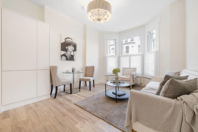 St Luke's Avenue, SW4 2 bed flat for sale
