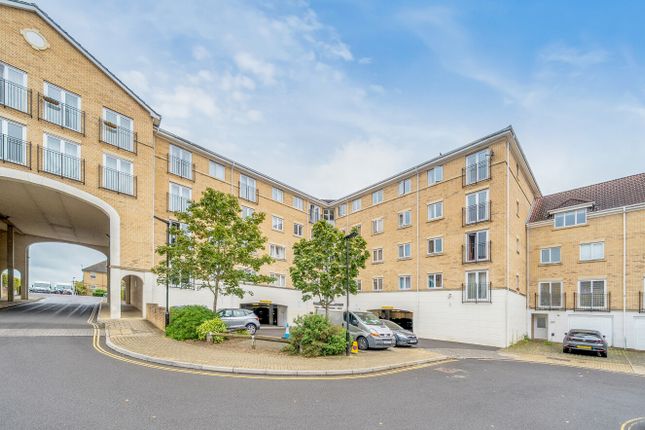 The Dell, Southampton, Hampshire... 2 bed flat for sale