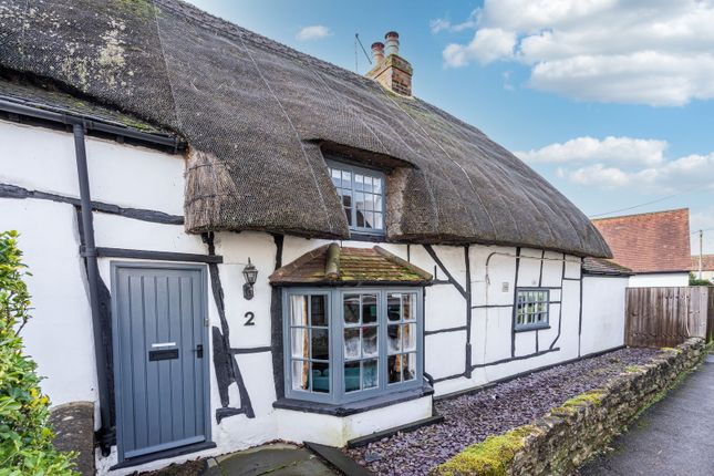 The Strand, Aylesbury HP22 3 bed cottage for sale