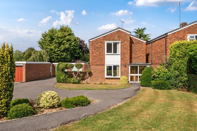 Farm Close, Warnham, RH12 3 bed detached house for sale