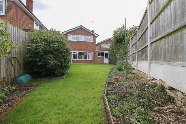 Kiln Field, Hook End, Brentwood 3 bed detached house for sale