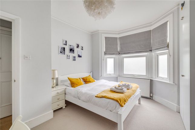 Crabtree Lane, London, SW6 2 bed apartment for sale