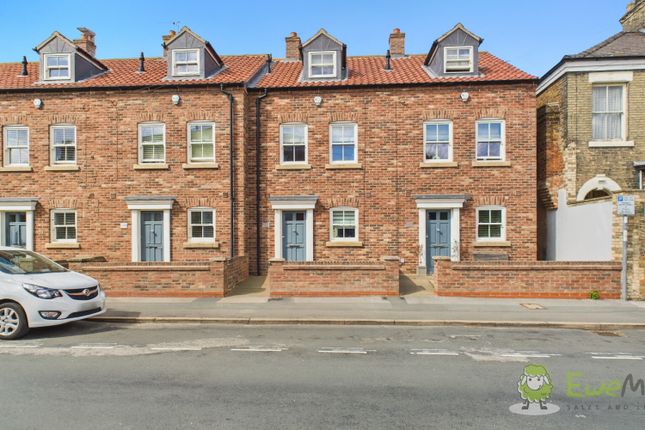 3 bedroom town house for sale