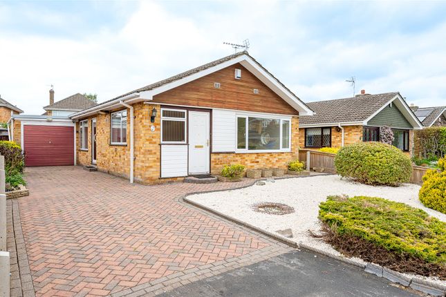 Curlew Glebe, Dunnington, York, YO19 5PQ 3 bed detached bungalow for sale