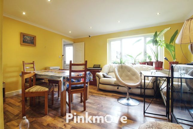 4 bedroom end of terrace house for sale