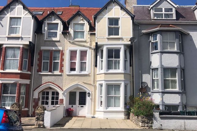 6 bedroom terraced house for sale