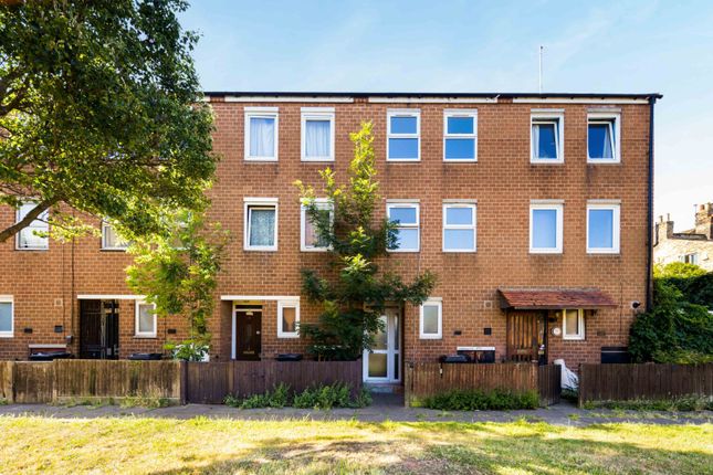 Lyneham Walk, London, E5 3 bed house for sale