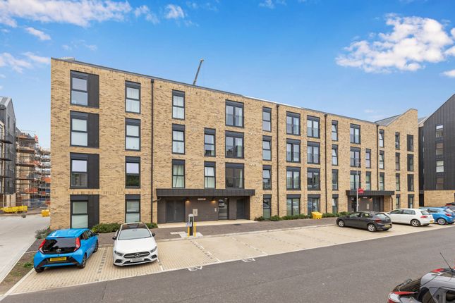 3 bedroom flat for sale