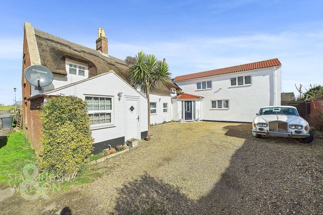 Mill Road, Hemsby, Great Yarmouth 4 bed detached house for sale