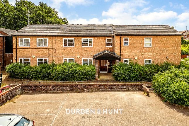 Austen Close, Loughton, IG10 1 bed apartment for sale
