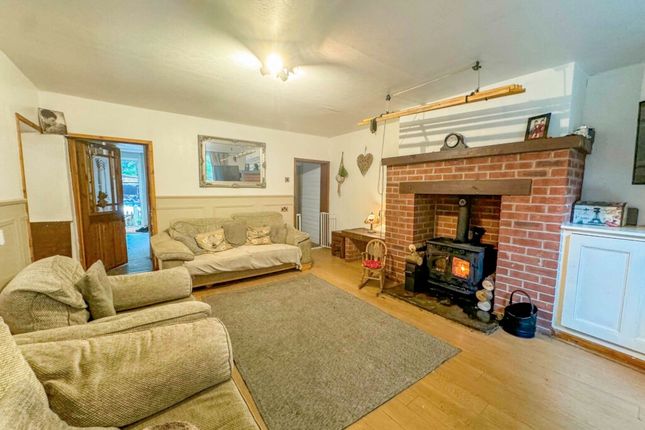 Burnley Road East, Waterfoot, Rossendale 3 bed terraced house for sale