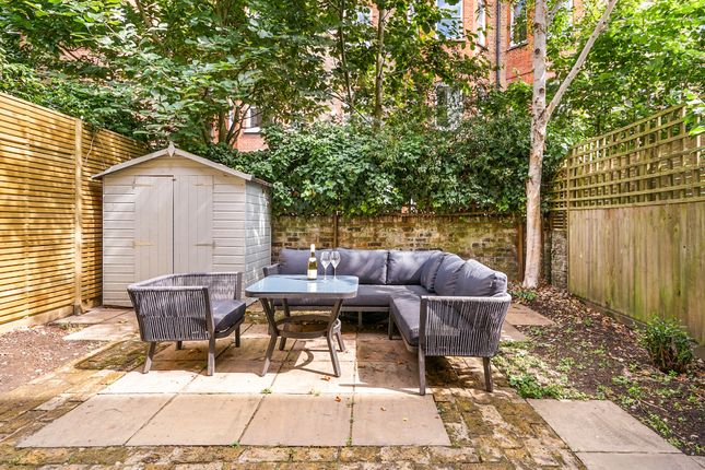 Nevern Square, London, SW5 2 bed apartment for sale