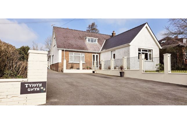 5 bed detached house