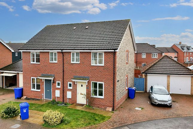 Rosehip Avenue, Bury St. Edmunds IP28 3 bed semi