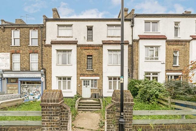 Gibbon Road, London SE15 2 bed flat for sale