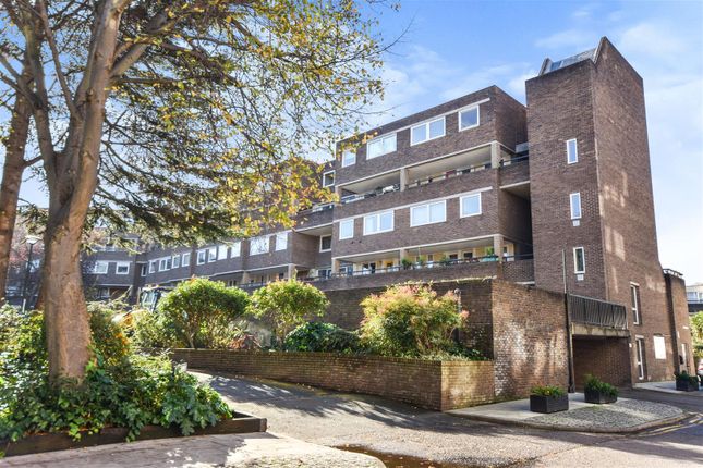 Otho Court, Augustus Close, Brentford 1 bed flat for sale
