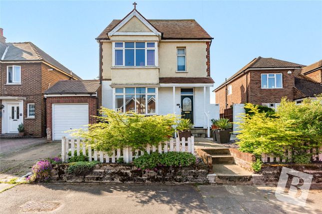 Kings Drive, Gravesend, Kent, DA12 3 bed detached house for sale