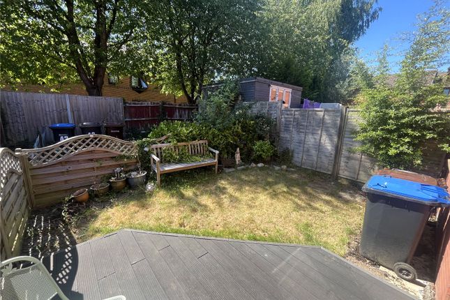 Palmer Crescent, Ottershaw, KT16 2 bed maisonette for sale