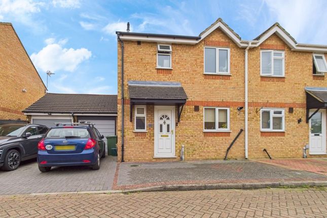 Danbury Crescent, South Ockendon... 3 bed semi