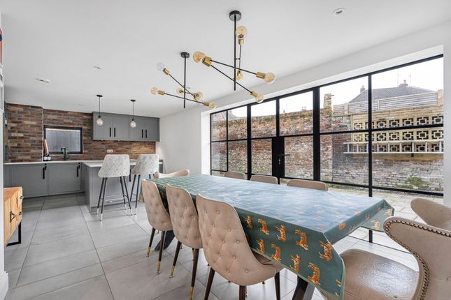 5 bedroom end of terrace house for sale