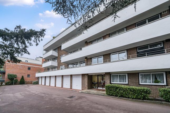 Oakleigh Road North, Whetstone 3 bed flat for sale