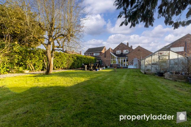 4 bed detached house