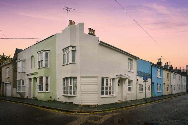 4 bedroom end of terrace house for sale