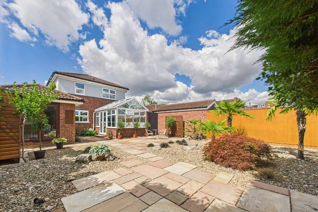 Oaklands Drive, Willerby, HU10 6BJ 3 bed detached house for sale