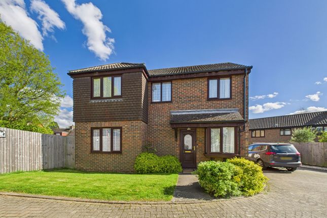 Ashurst Drive, Crawley RH10 4 bed detached house for sale