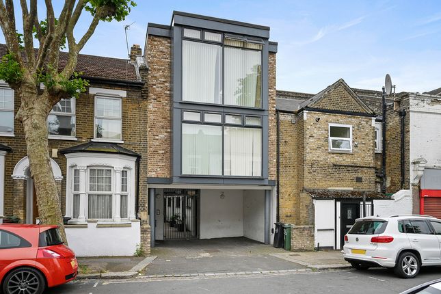 Steele Road, London, E11 3 bed townhouse for sale