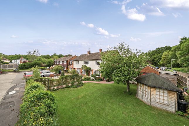 Bonners Close, Woking, Surrey, GU22 3 bed semi