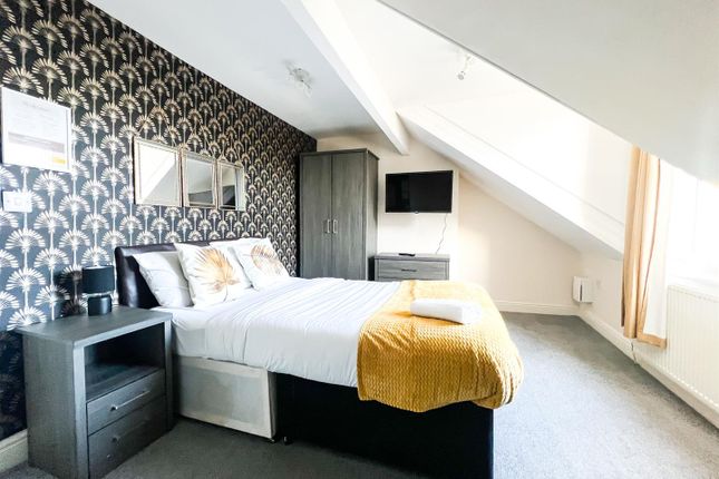 6 bedroom house for sale