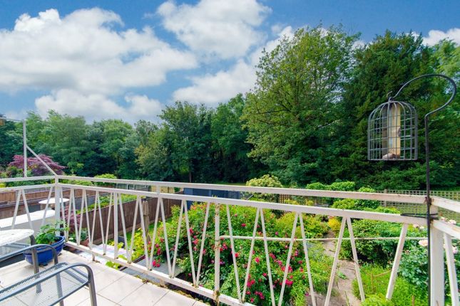 THE RIDGEWAY, MILL HILL VILLAGE, NW7 4 bed flat for sale