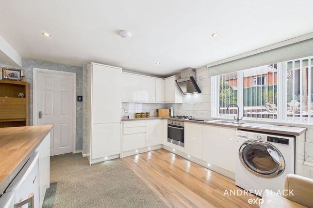 The Meadows, Mansfield NG21 3 bed detached bungalow for sale