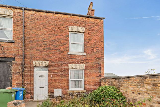 Trafalgar Street West, Scarborough, YO12 2 bed terraced house for sale