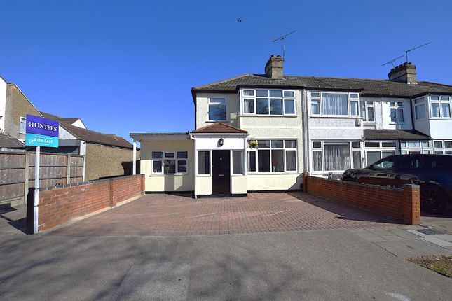 Seabrook Gardens, Romford, RM7 4 bed end of terrace house for sale