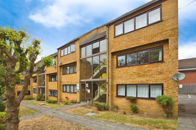 1 bedroom ground floor flat for sale