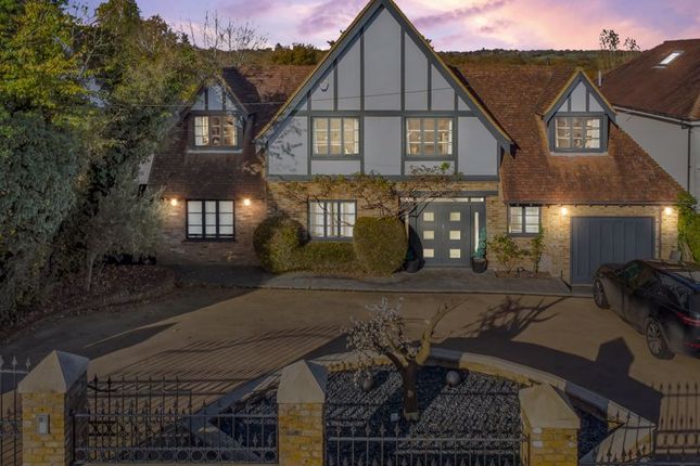 Hanyards Lane, Cuffley EN6 5 bed detached house for sale