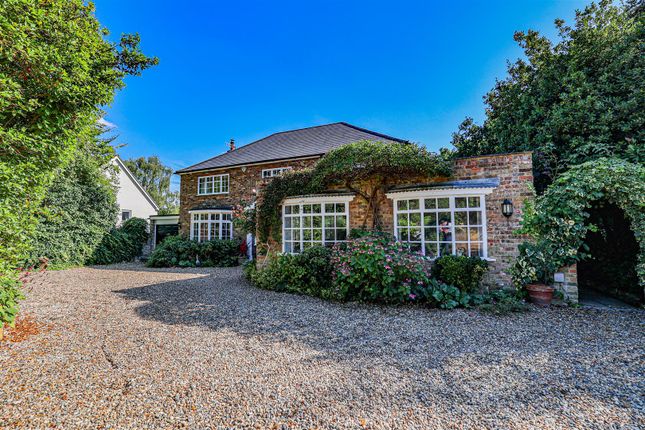 The Leas, Hemel Hempstead, HP3 5 bed detached house for sale