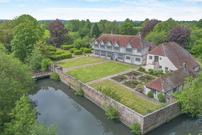 6 bed detached house