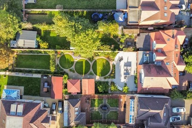 Tentelow Lane, Southall UB2 6 bed detached house for sale