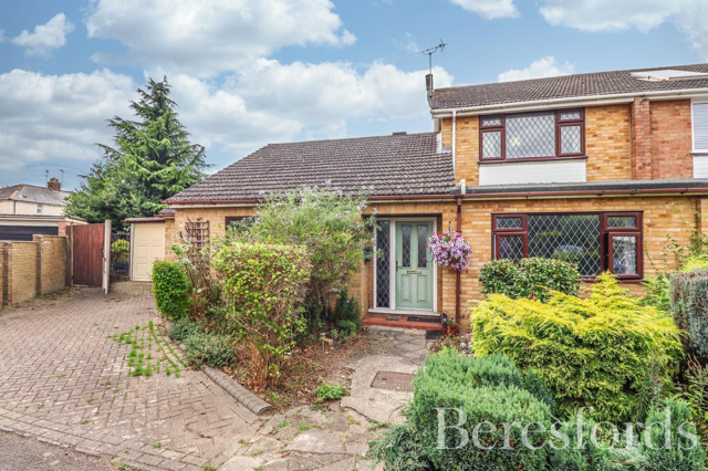 Towncroft, Chelmsford, CM1 3 bed end of terrace house for sale
