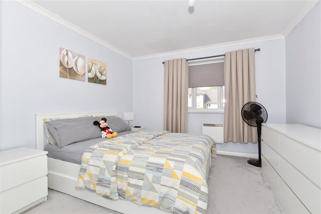 St. Peter's Street, Maidstone, Kent 2 bed flat for sale